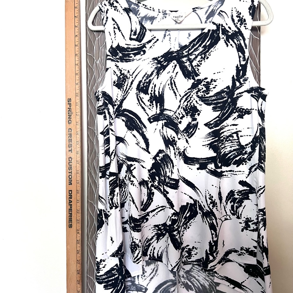 Abstract Black and White Women's Hi-Lo Tank - NWOT